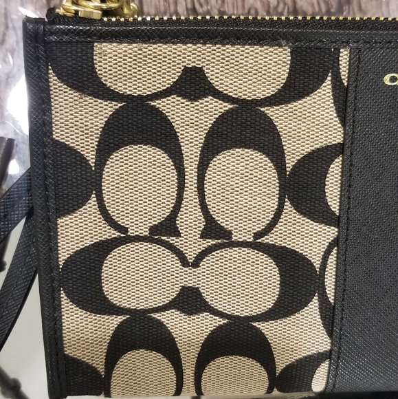 COACH Signature C Zippy Wallet Never Used - Picture 3 of 9